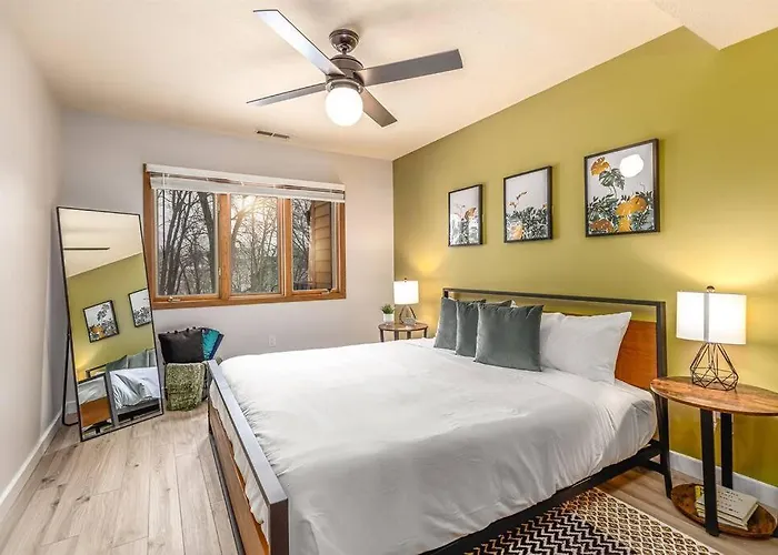 Holiday home Peaceful 2-bedroom Townhome Retreat W/wooded View