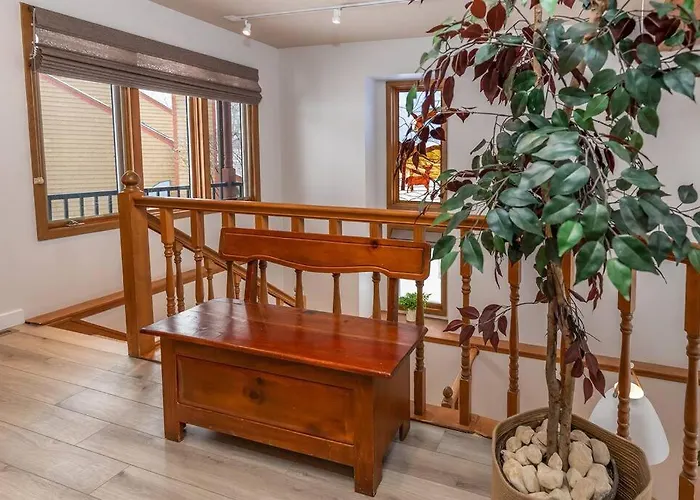 Peaceful 2-bedroom Townhome Retreat W/wooded View Сasa de vacaciones *
