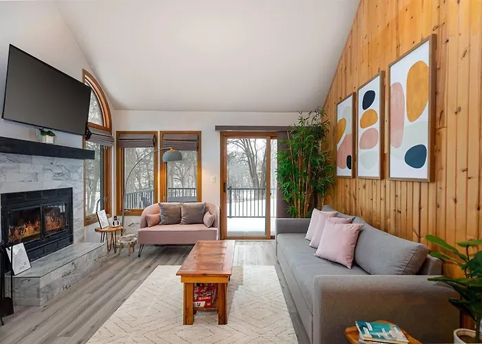 Peaceful 2-bedroom Townhome Retreat W/wooded View Сasa de vacaciones Galena