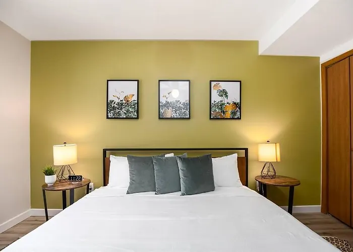 Peaceful 2-bedroom Townhome Retreat W/wooded View Сasa de vacaciones