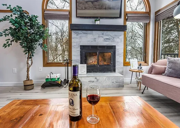 Сasa de vacaciones Peaceful 2-bedroom Townhome Retreat W/wooded View