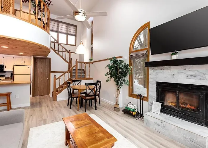 Peaceful 2-bedroom Townhome Retreat W/wooded View Galena
