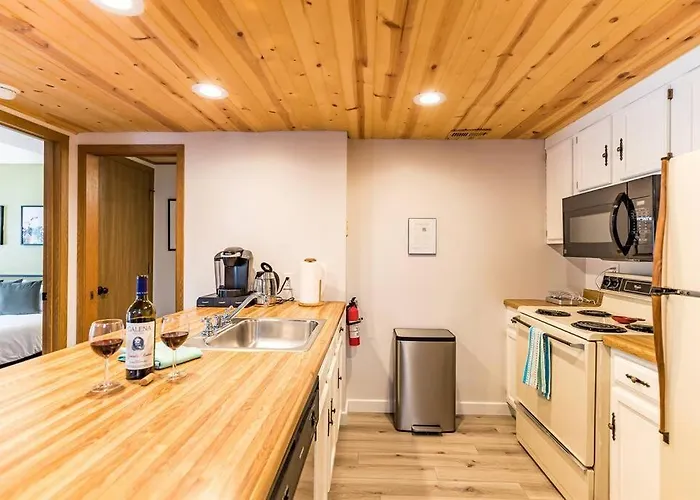 Сasa de vacaciones Peaceful 2-bedroom Townhome Retreat W/wooded View