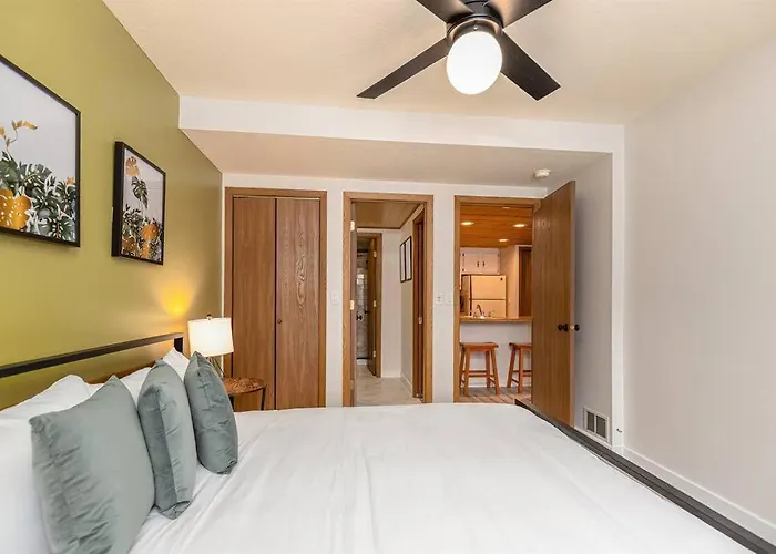 Peaceful 2-bedroom Townhome Retreat W/wooded View Galena