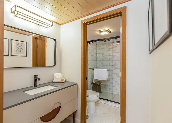 Peaceful 2-bedroom Townhome Retreat W/wooded View Сasa de vacaciones Galena